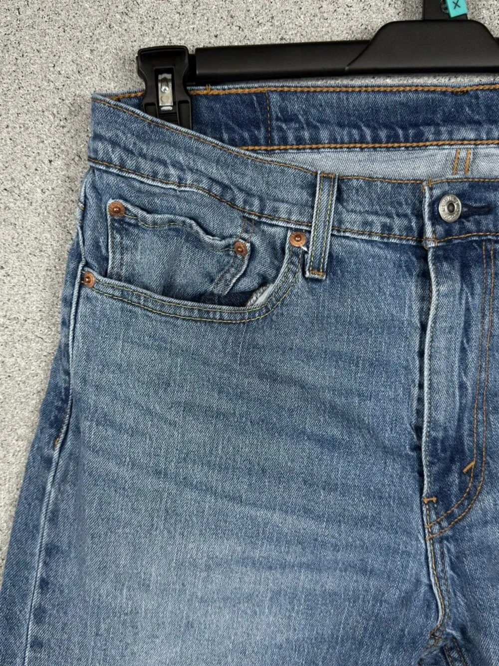 Levi's 502 Taper Men's Jeans 33x30 Blue Medium Wash Work Casual Tapered Denim